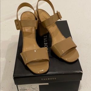 NTW - TALBOTS TAN PATENT LEATHER SANDALS